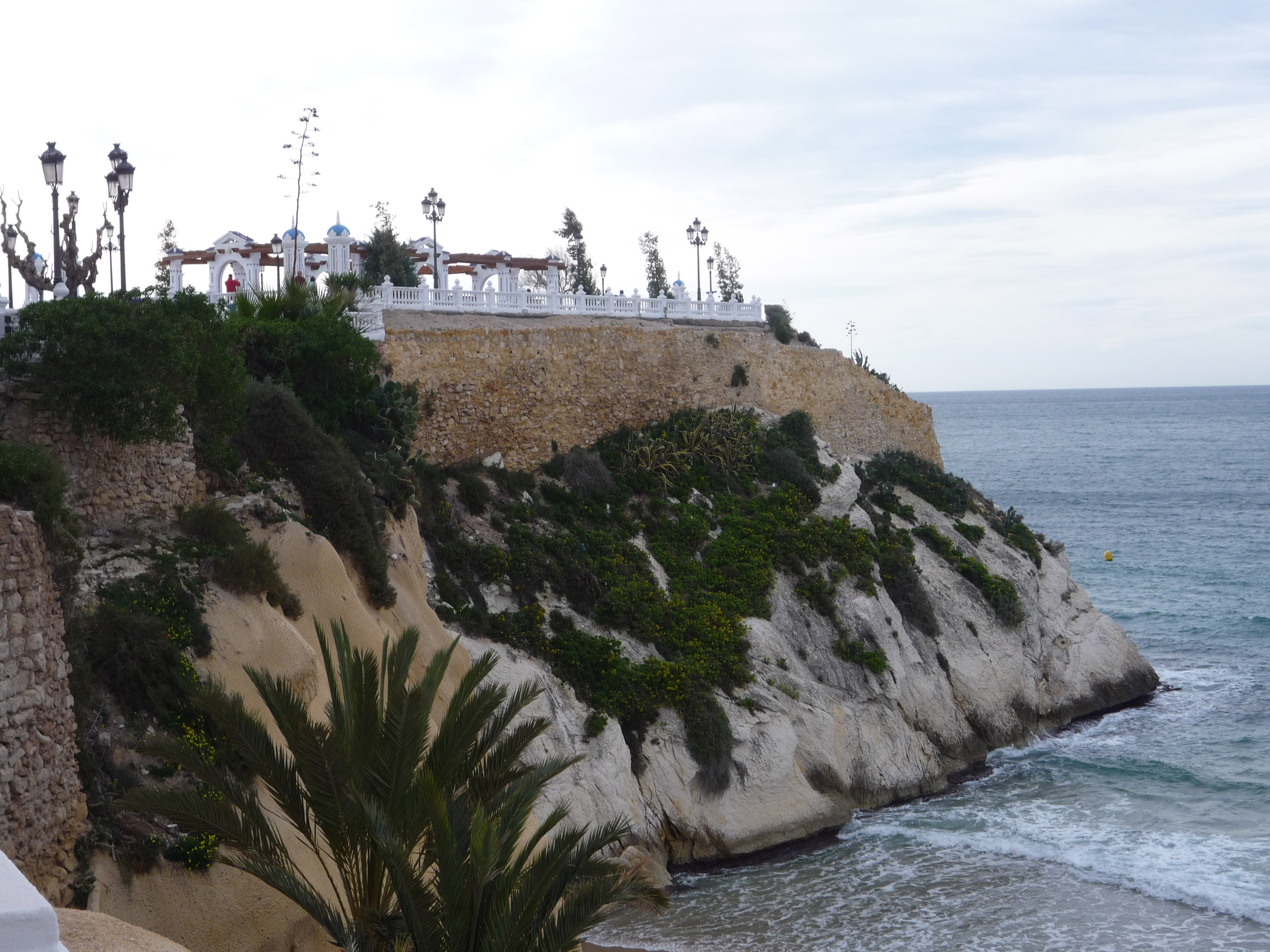 Restes de la muralla del castell de Benidorm Restes de la muralla del castell de Benidorm